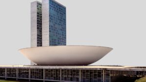 A eleição para a presidência da Câmara dos Deputados acontece neste sábado (1º). A disputa é marcada por alianças políticas e incertezas.