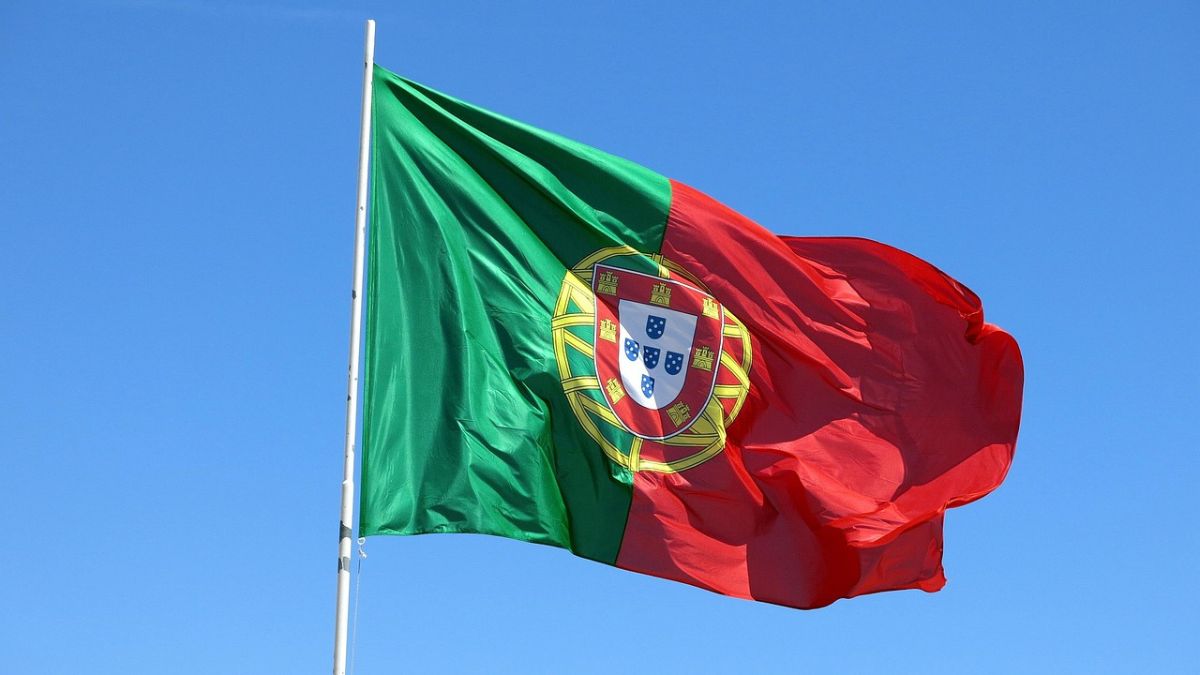 Com alta de 1,5% no quarto trimestre, a economia de Portugal encerrou 2024 com crescimento de 1,9%. Projeções apontam moderação para 2025.