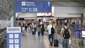 O Ceará bateu recorde de turistas estrangeiros em 2024, com crescimento de 30%. Descubra quais países mais enviaram visitantes ao estado.