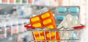 A venda de medicamentos isentos de prescrição (MIPs) em supermercados é um tema que tem gerado intenso debate no Brasil. O Senado Federal começará a discutir a proposta neste mês, com base no Projeto de Lei 9.482/18, apresentado pelo senador Efraim Filho (União-PB).