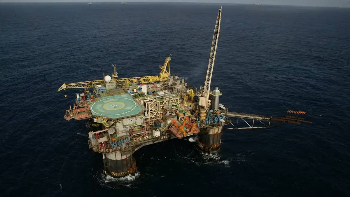 Imagem de plataforma em alto mar da Petrobrás