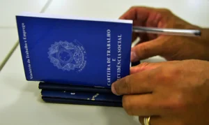 O desemprego cresce pelo terceiro mês seguido.