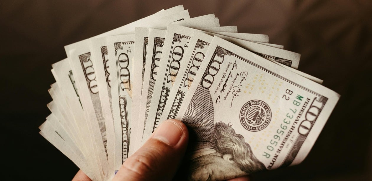 Dólar sobe e interfere na economia do Brasil