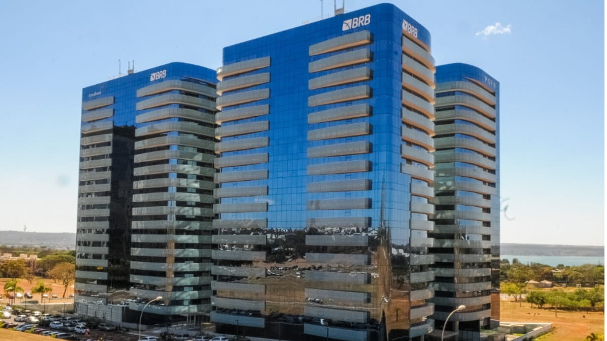 Fachada da sede do BRB em Brasília após valorização das ações do Banco BRB com compra do Banco Master