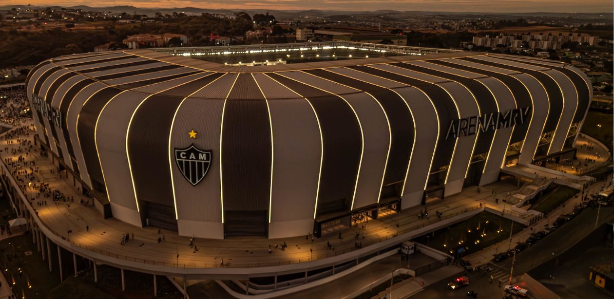 A imagem mostra a Arena MRV, estádio do Atlético-MG em Belo Horizonte para representar que a Arena MRV prevê recorde de faturamento ao clube.
