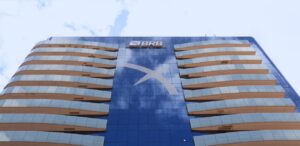 A foto mostra a fachada de uma das unidades do BRB para representar que BRB compra Banco Master e expande domínio financeiro.