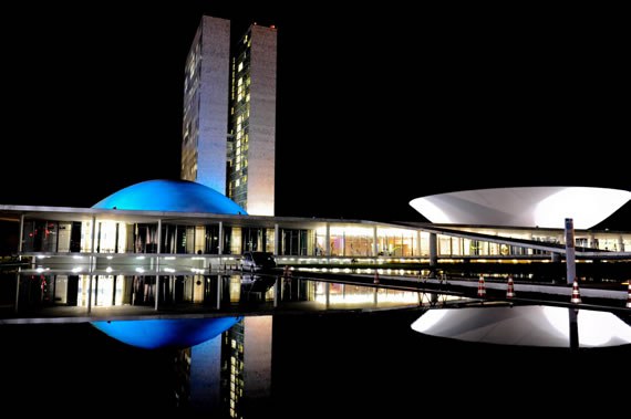 A imagem mostra a fachada do Congresso Nacional para representar que o Congresso aprova Orçamento de 2025.