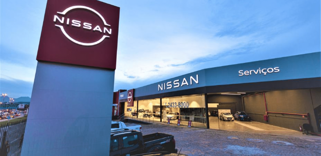 Novo CEO da Nissan é nomeado após desistência de plano de fusão com Honda.