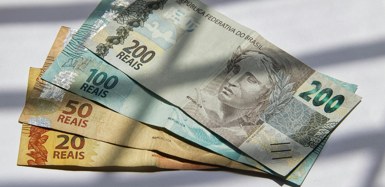 Juro médio bancário chega a 42,3% ao ano em janeiro