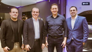 Imagem de Eduardo Weimar, Leonardo Dall'Olio, Glêdson Bezerra e Rodrigo Ventura no evento de inaguração da BYD em Juazeiro.