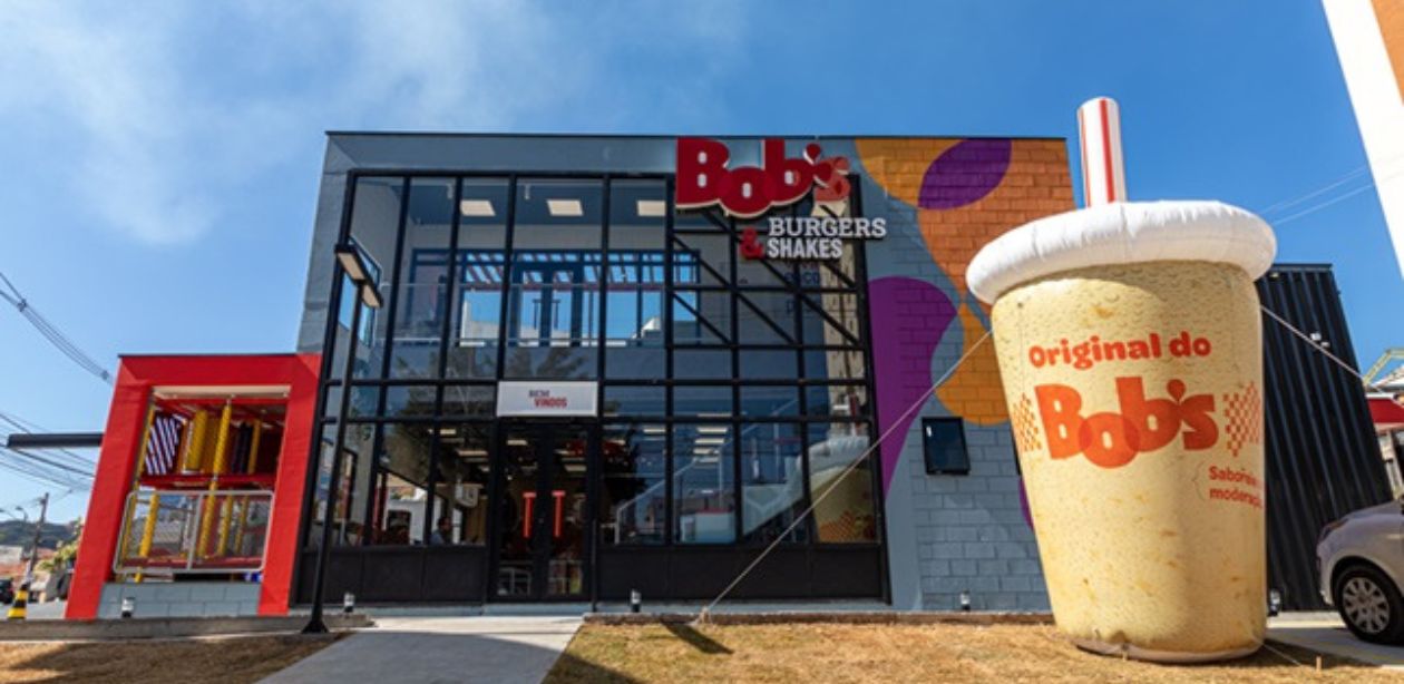 A imagem mostra uma das unidades do Bob's para representar a expansão do Bob's.