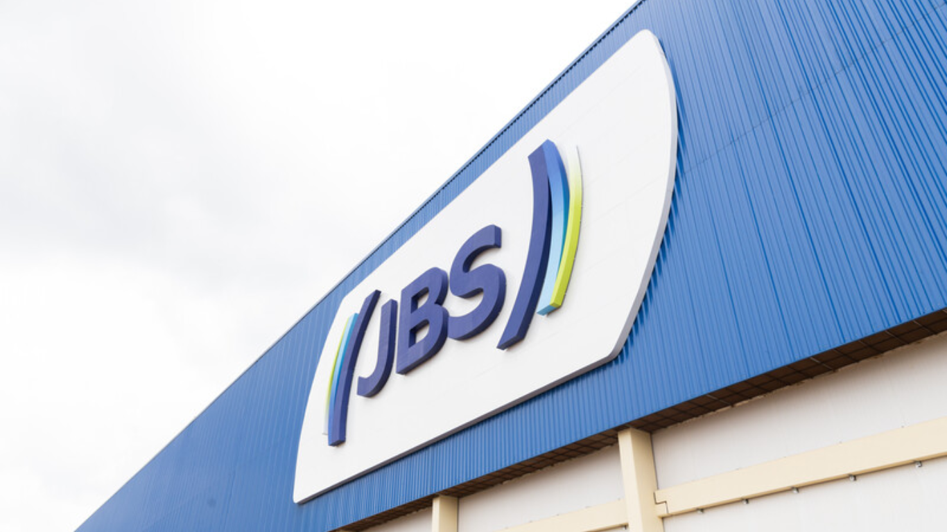 JBS entra em disputa com Almirai