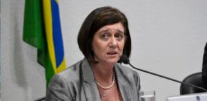 A foto mostra a presidente da Petrobras, Magda Chambriard, para representar a greve na Petrobras.