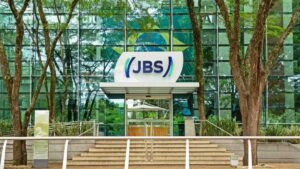Fachada da sede da JBS representa os resultados financeiros positivos divulgados no balanço da JBS no 4T24.