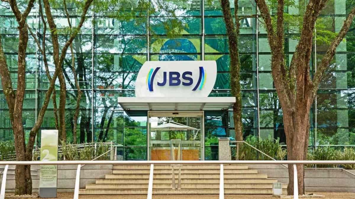 Fachada da sede da JBS representa os resultados financeiros positivos divulgados no balanço da JBS no 4T24.