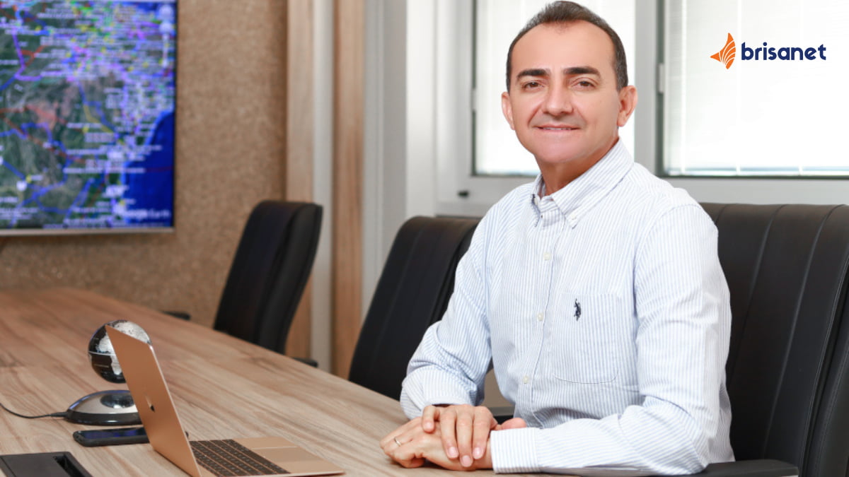 CEO da Brisanet, José Roberto Nogueira, destaca desempenho da empresa e crescimento da base de clientes no balanço da Brisanet no 4T24.
