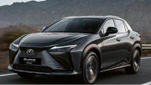Lexus RZ 450e no Brasil em destaque na estrada, SUV elétrico de luxo que marca a estreia da marca no segmento 100% elétrico.