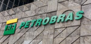 A imagem mostra a logo da Petrobras para simbolizar que Megainvestidor compra ações Petrobras.