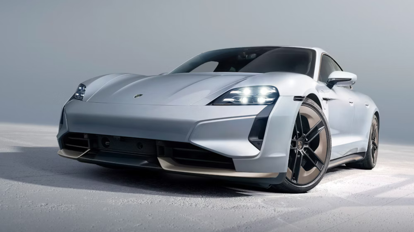 Porsche Taycan 2025 chega ao Brasil com visual renovado, mais potência e versões inéditas. Saiba tudo sobre o elétrico de luxo e seus preços.
