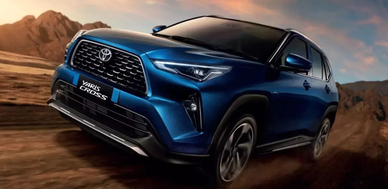 A imagem mostra o Toyota Yaris Cross 2025.