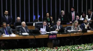 Orçamento de 2025 será votado nesta quinta (20).