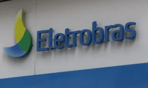 A Eletrobras tenta incorporar a Eletropar em operação que visa simplificar sua estrutura.