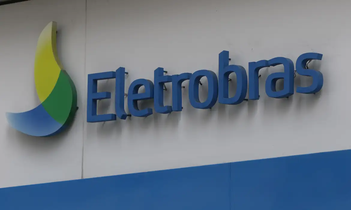 A Eletrobras tenta incorporar a Eletropar em operação que visa simplificar sua estrutura.