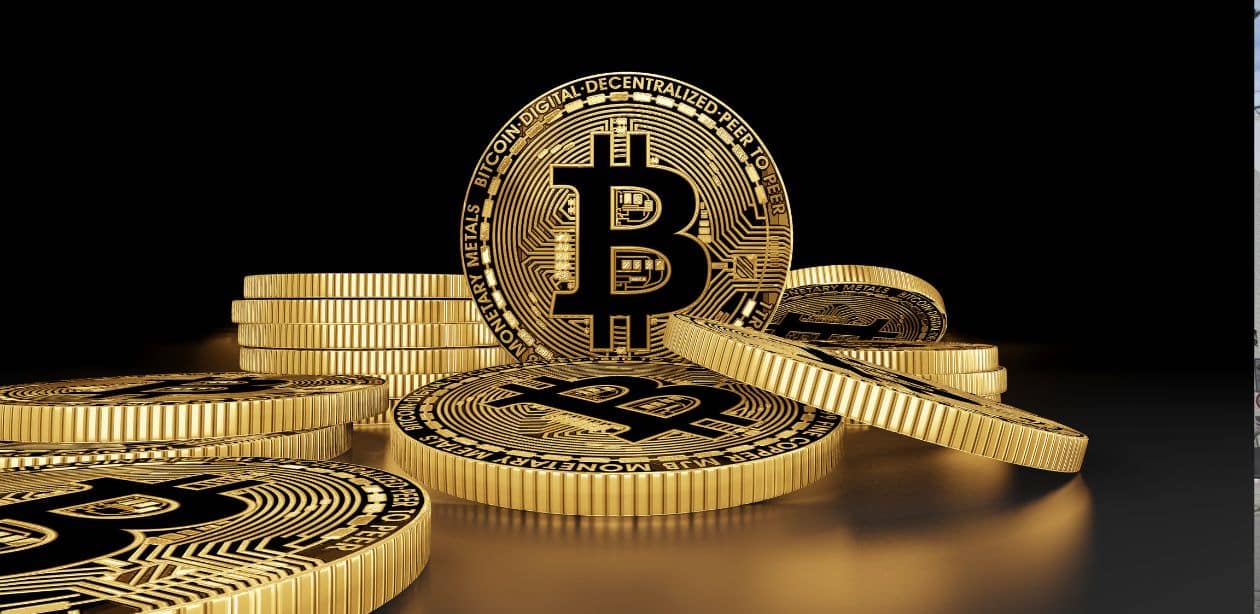 A imagem mostra moedas de Bitcoin.