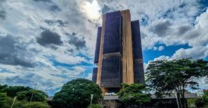 A imagem mostra o Banco Central para falar sobre o Boletim Focus