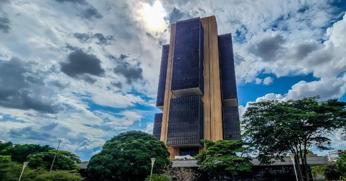 A imagem mostra o Banco Central para falar sobre o Boletim Focus