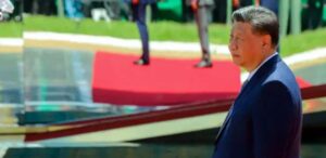 A imagem mostra o presidente da China, Xi Jinping para representar que a China impõe tarifas sobre os EUA.