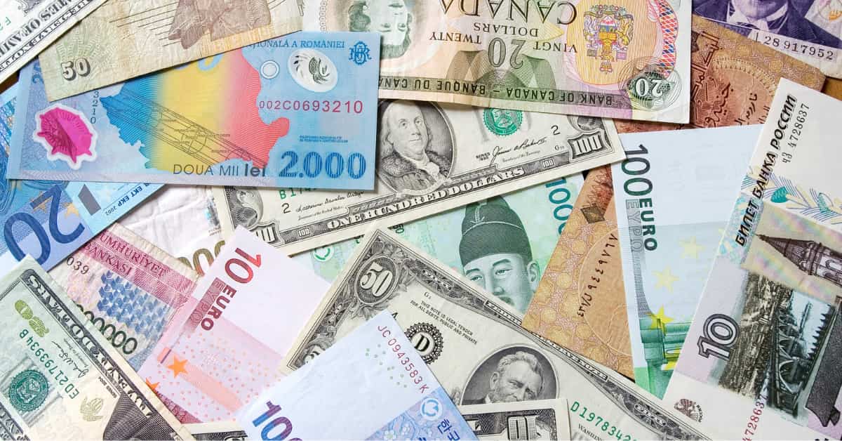 Riscos à estabilidade financeira global aumentam com as tarifas comerciais e incertezas econômicas, alerta FMI.