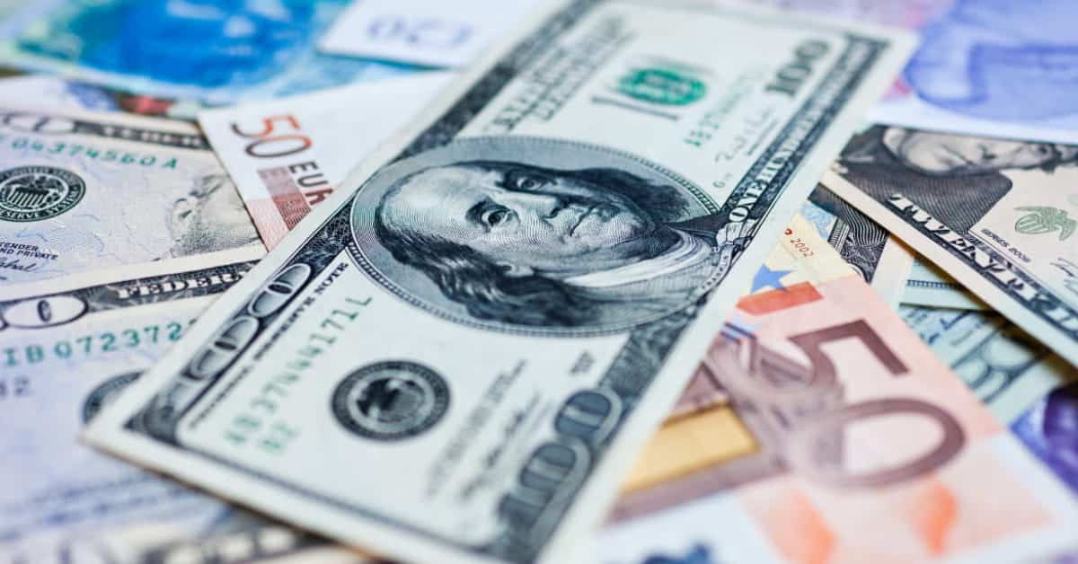 Desvalorização do dólar e euro e alta do Ibovespa: Movimentos do mercado financeiro em 17 de abril de 2025