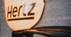 Bill Ackman influencia valorização das ações da Hertz com participação significativa, criando oportunidades de investimento em ações de valor.