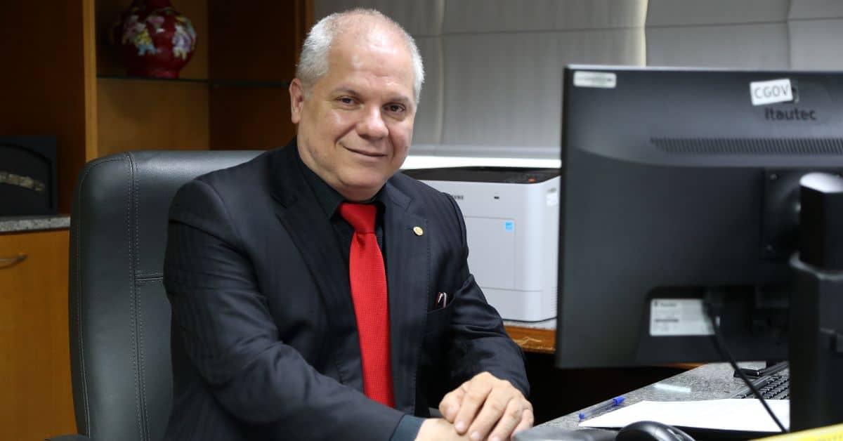 A imagem mostra o ex-presidente do INSS, Alessandro Antonio Stefanutto para representar a fraude na Previdência Social