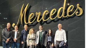 Gabriela Teixeira da Newsedan participa do Mercedes-Benz Product Forum com outros executivos no evento de lançamento de novas inovações da marca.