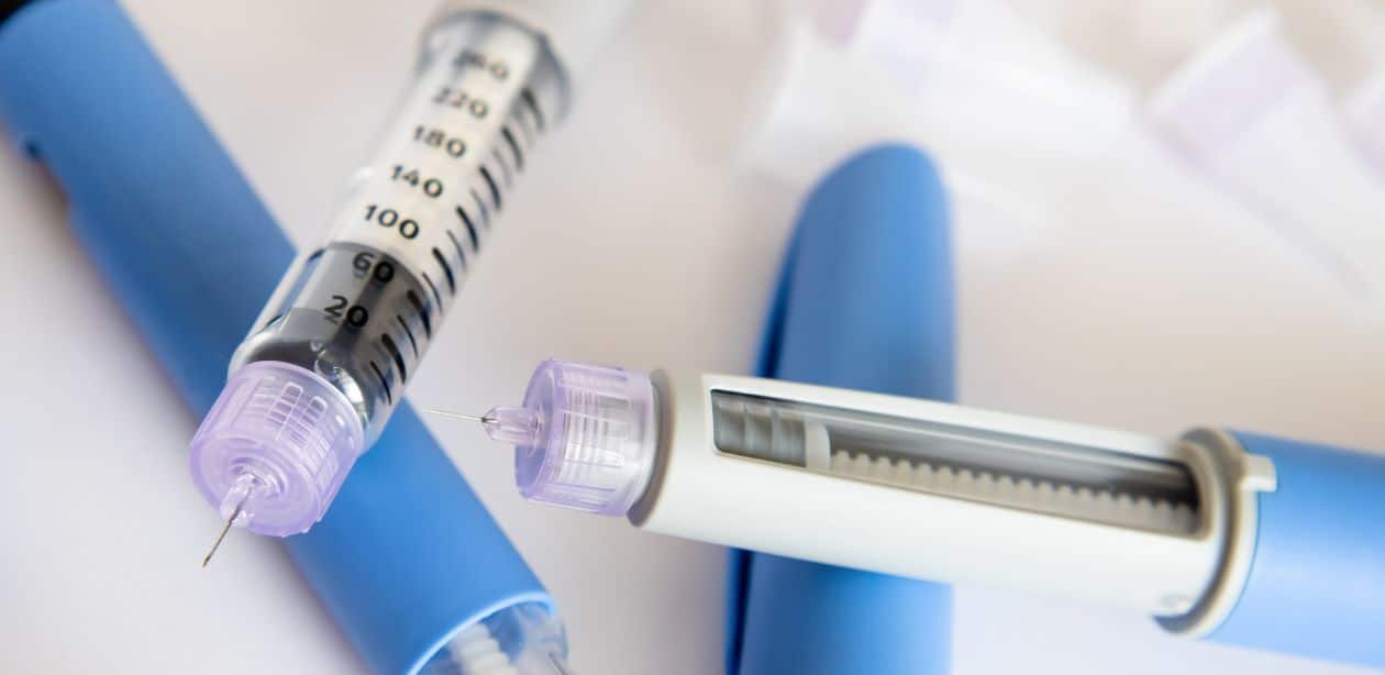 A imagem mostra várias agulhas de insulina para representar o investimento da Novo Nordisk é o maior da indústria no Brasil