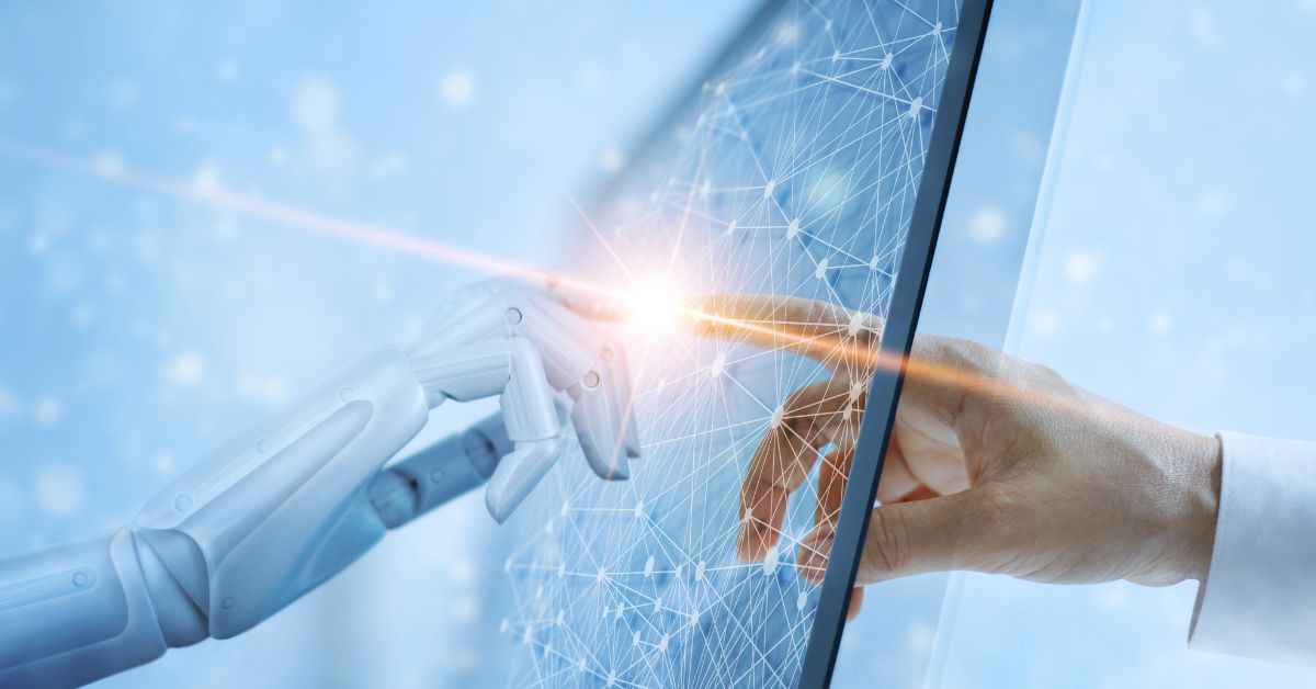 A imagem mostra um robô e um humano encostando seus dedos na tela de um notebook para representar o Investimento em Inteligência Artificial