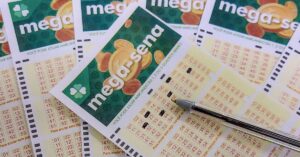 A imagem mostra jogos da Mega-Sena