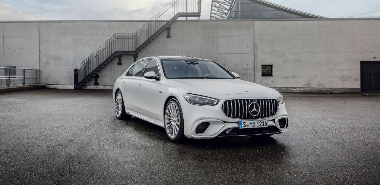 A imagem mostra um modelo do Mercedes-AMG GT 63 4Door.