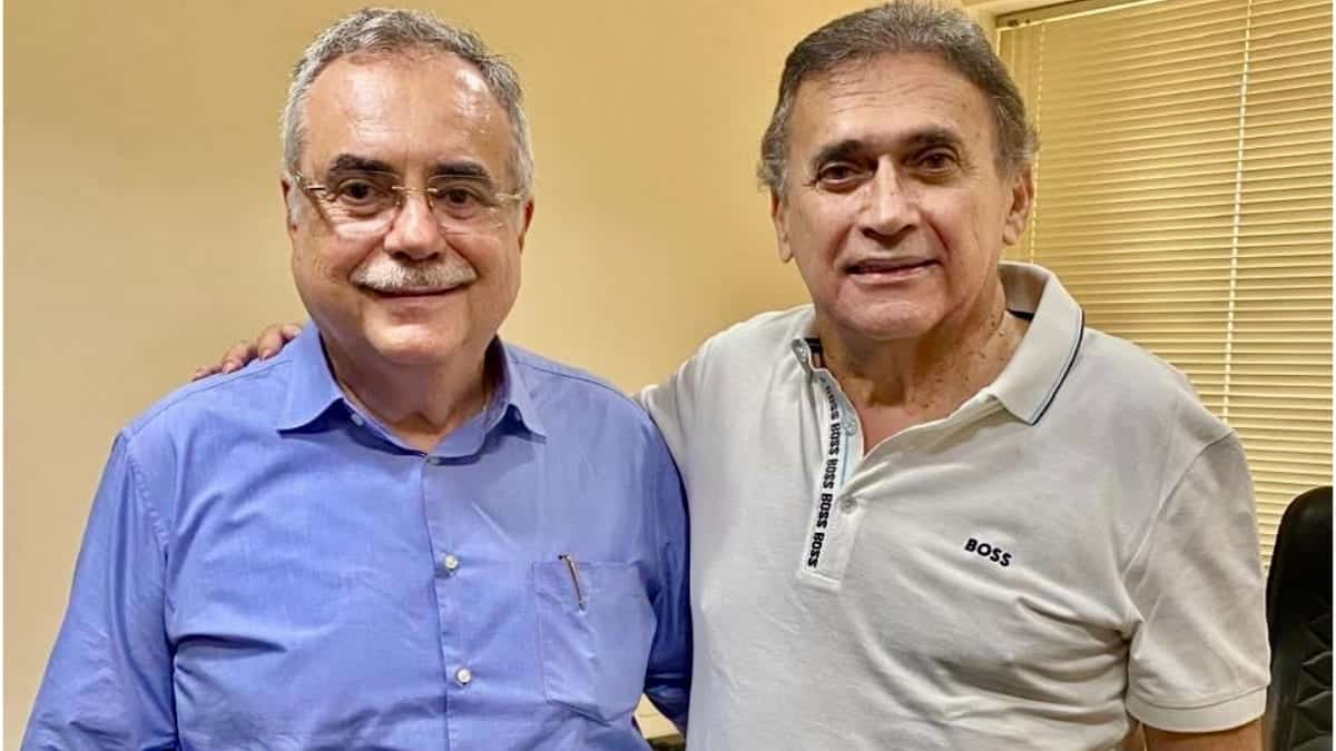 Parceria SINFAC e CDL Fortaleza: Assis Cavalcante e Geldo Machado durante encontro para oficialização da colaboração entre as entidades
