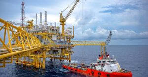 Petróleo fecha em alta com expectativas de alívio nas tensões comerciais
