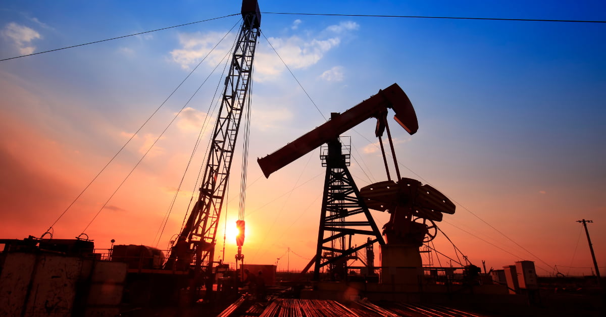 Preço do petróleo cai forte com produção da Opep+ no foco e aumenta riscos ao mercado global