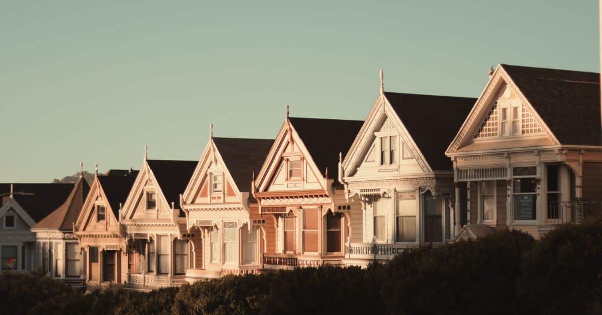A imagem mostra várias casas para representar que as vendas de novas moradias nos EUA subiu