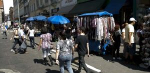 Fiscalização trabalhista no Brasil e o impacto do comércio informal nas ruas.