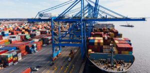 Crescimento do comércio global: Impactos das novas tarifas comerciais e suas consequências no comércio internacional e nas políticas da OMC