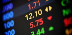 Gráfico do mercado financeiro mostrando valorização das moedas e queda do Ibovespa.