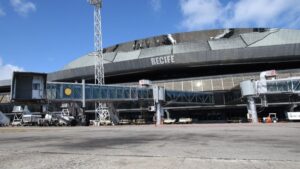 Aeroporto do Recife supera Fortaleza em passageiros internacionais e se consolida atrás apenas de Salvador na nova malha aérea do Nordeste.