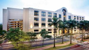 Fachada do Shopping Iguatemi São Paulo, símbolo da excelência no varejo de luxo e referência nas aquisições do Grupo Iguatemi.