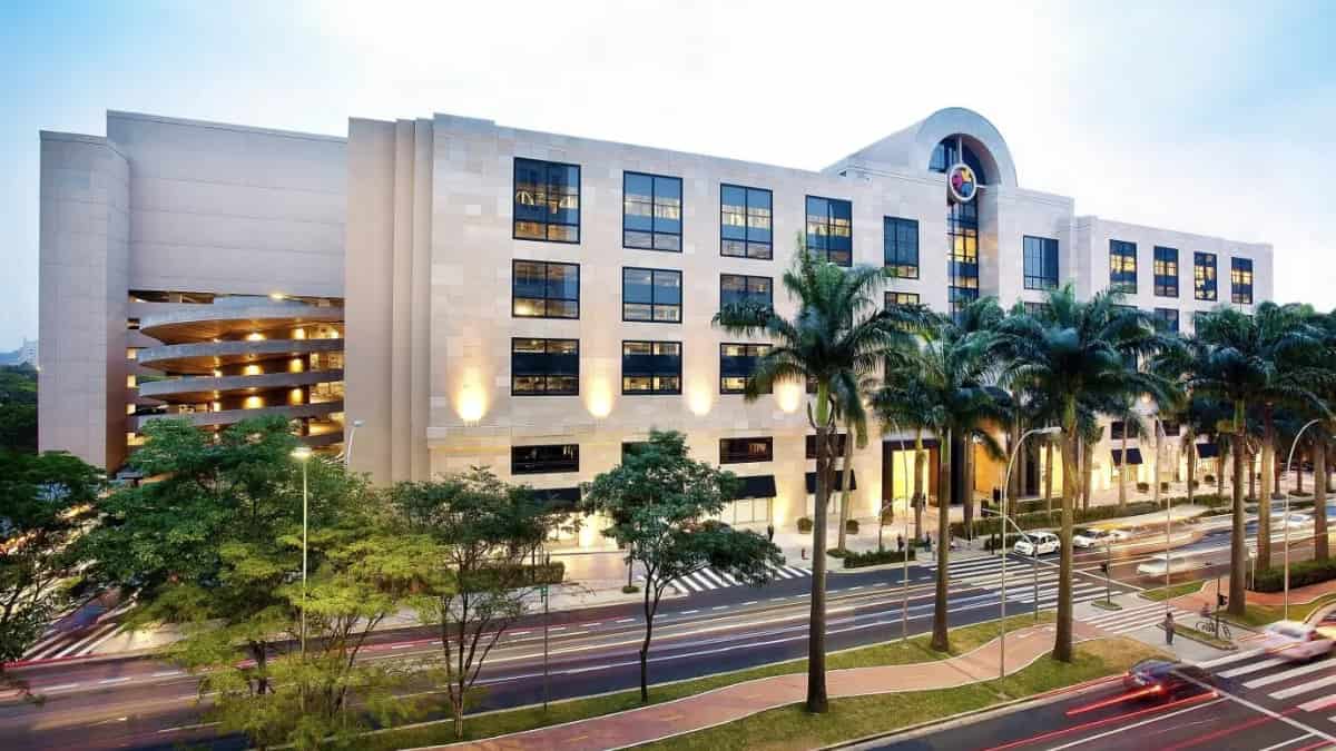 Fachada do Shopping Iguatemi São Paulo, símbolo da excelência no varejo de luxo e referência nas aquisições do Grupo Iguatemi.